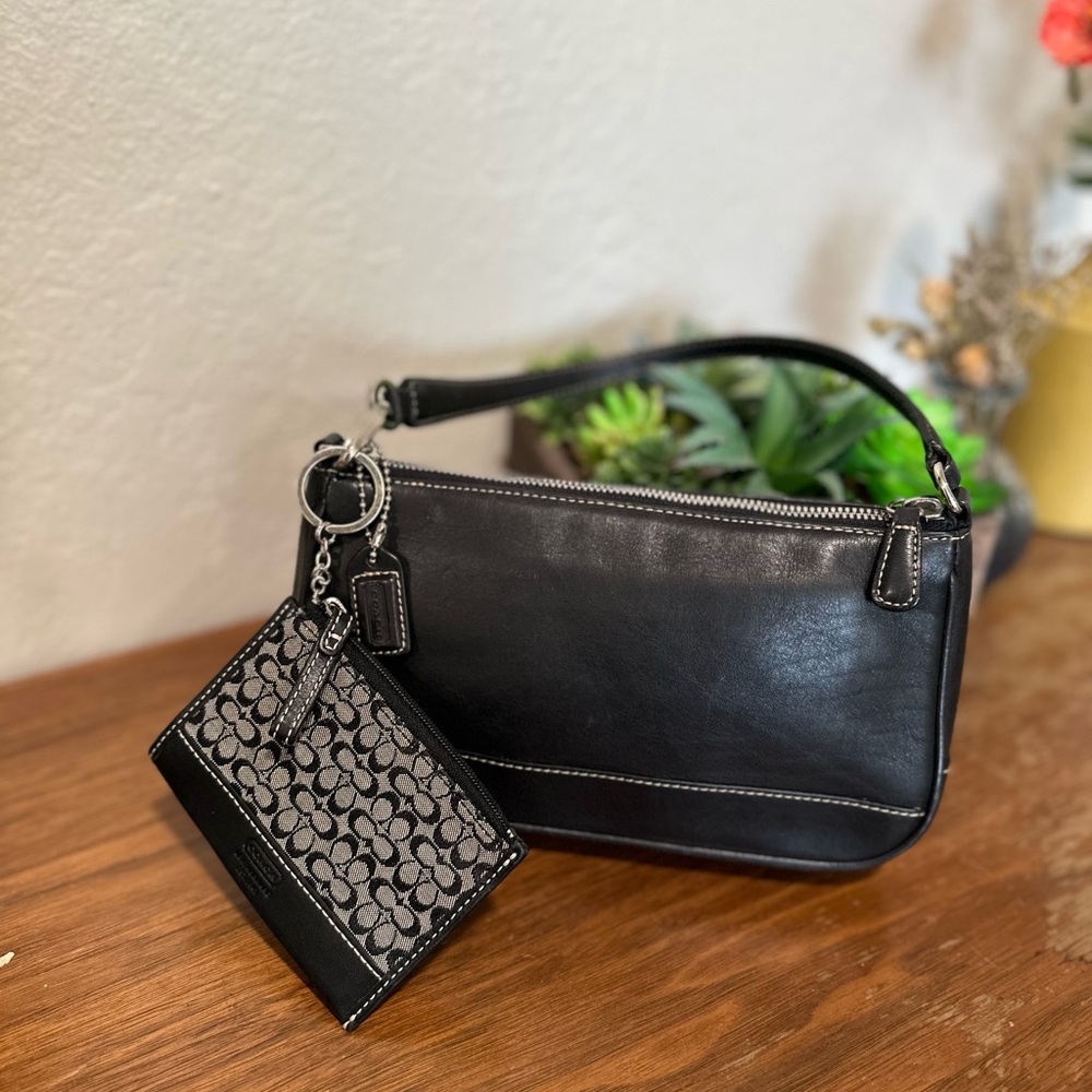 Vintage Coach Hampton Shoulder Bag (7785) AND cardholder keychain